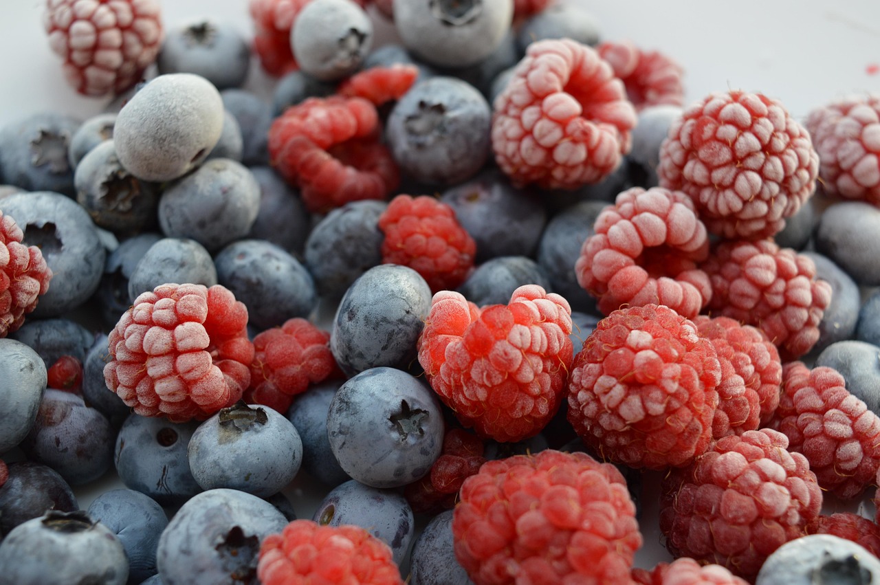 Running on Coffee & Kindness: A Nurse’s Guide to Not Eating Like a Garbage Disposal